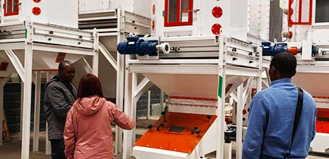 Customers from Nigeria visit our factory