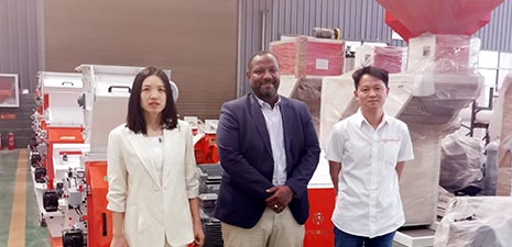 Saudi Arabian customers visited our factory for feed processing machines