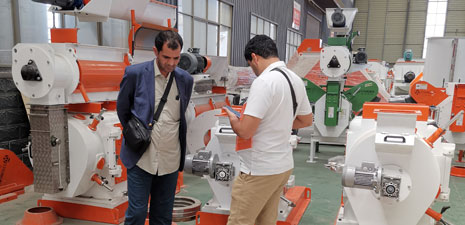Customers from Yemen visit our feed machines factory