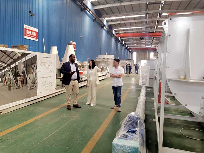 Saudi Arabian customers visited our factory for feed processing machines