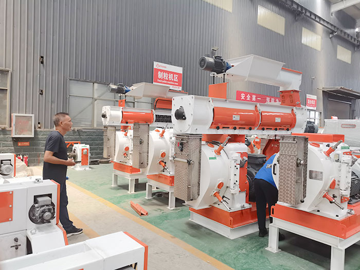 Customers visits our factory for feed making machines